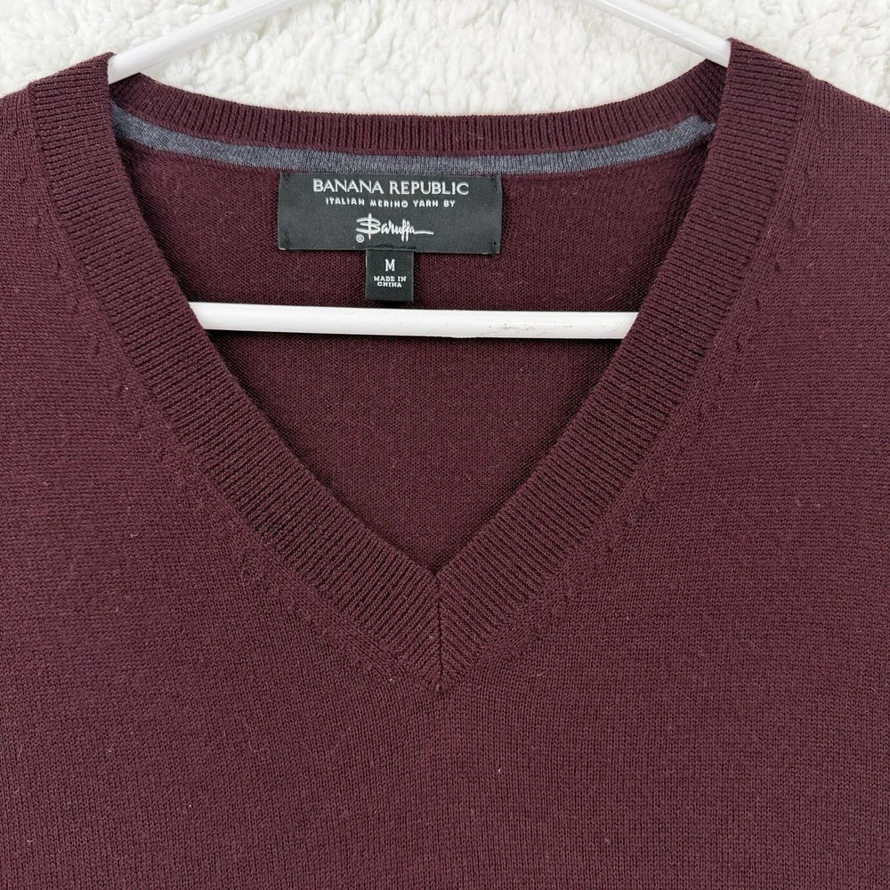 Banana Republic Baruffa Sweater Mens Medium Red Merino Wool V Neck Knit Pullover